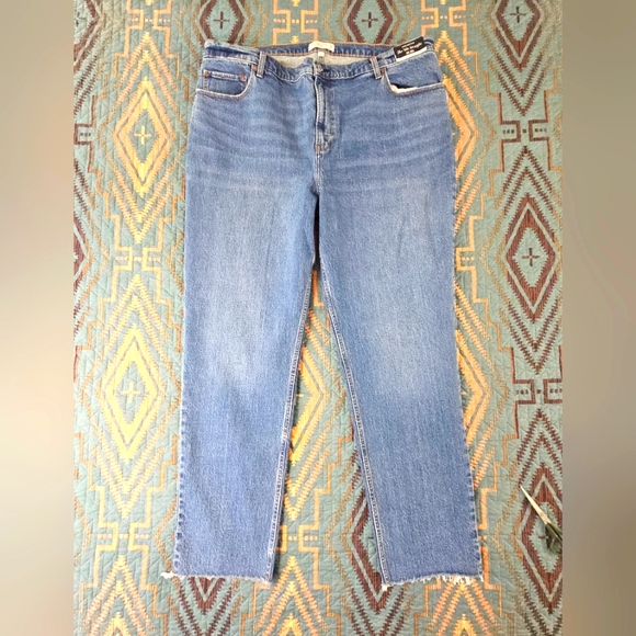 NWT Ambercrombie & Fitch Womans Jeans - Picture 1 of 7